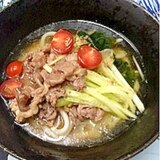 ソバ茶肉うどん。